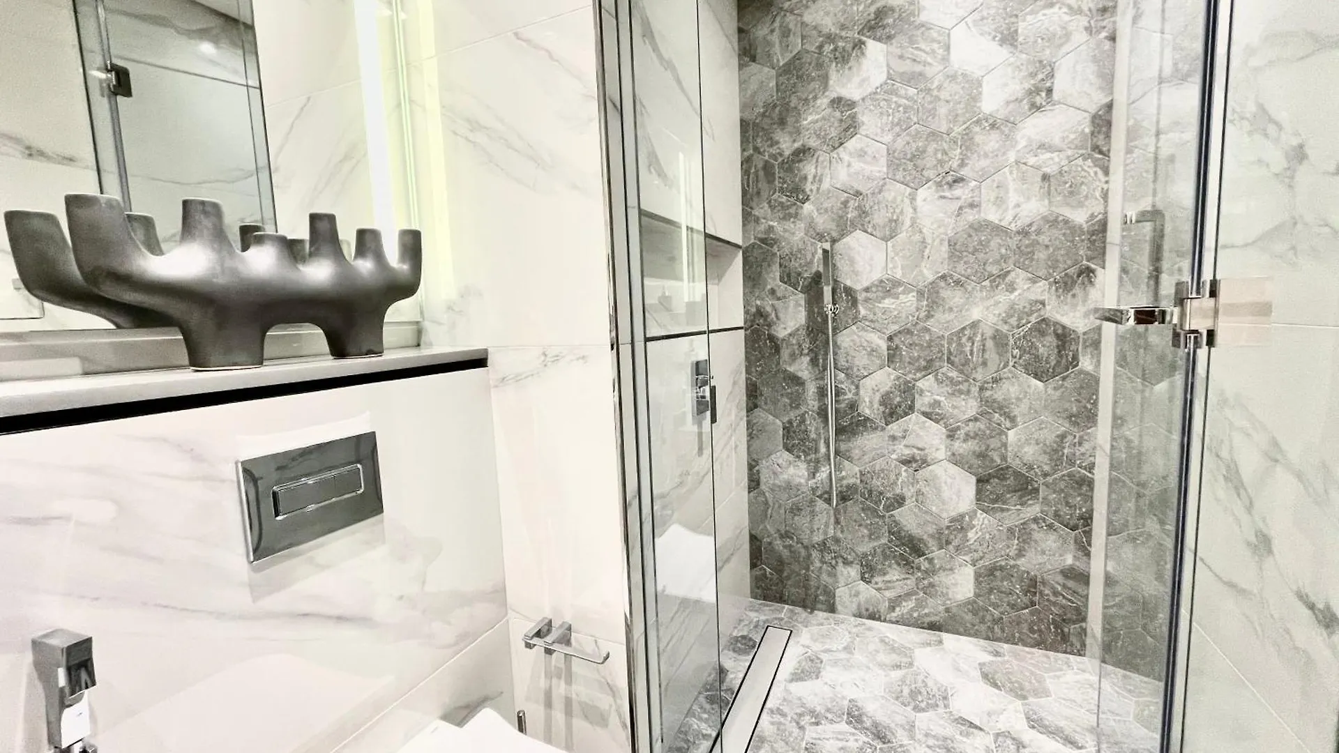 Brand New I Cozy Studio I Mag 318 Dubai Apartment